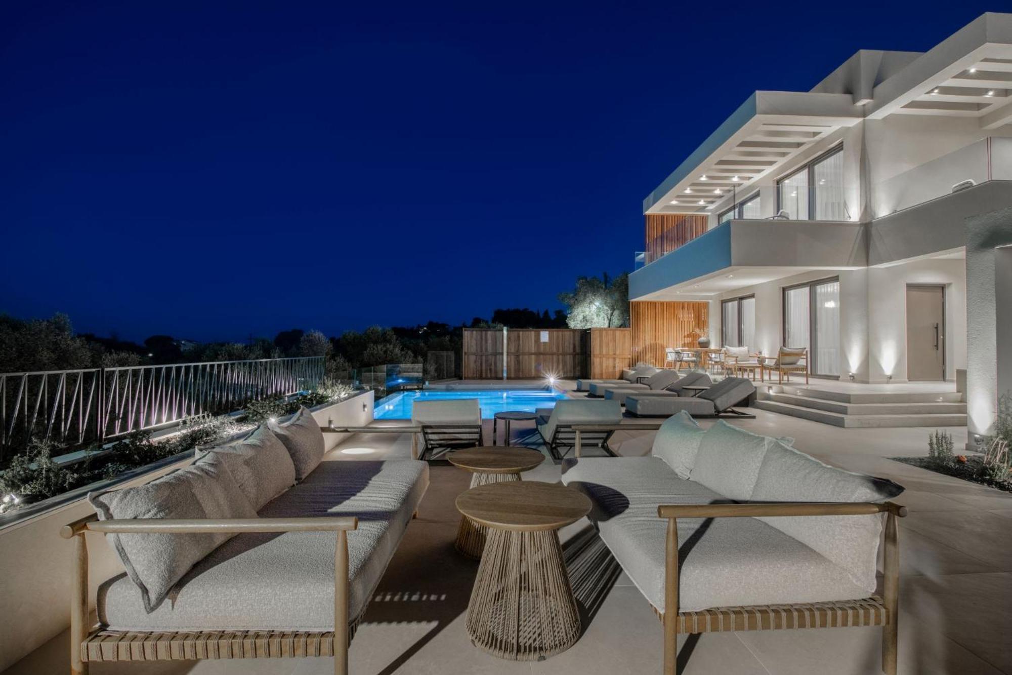 Eran Luxury With Private Pool & Sea Views, By Zantewize Villa